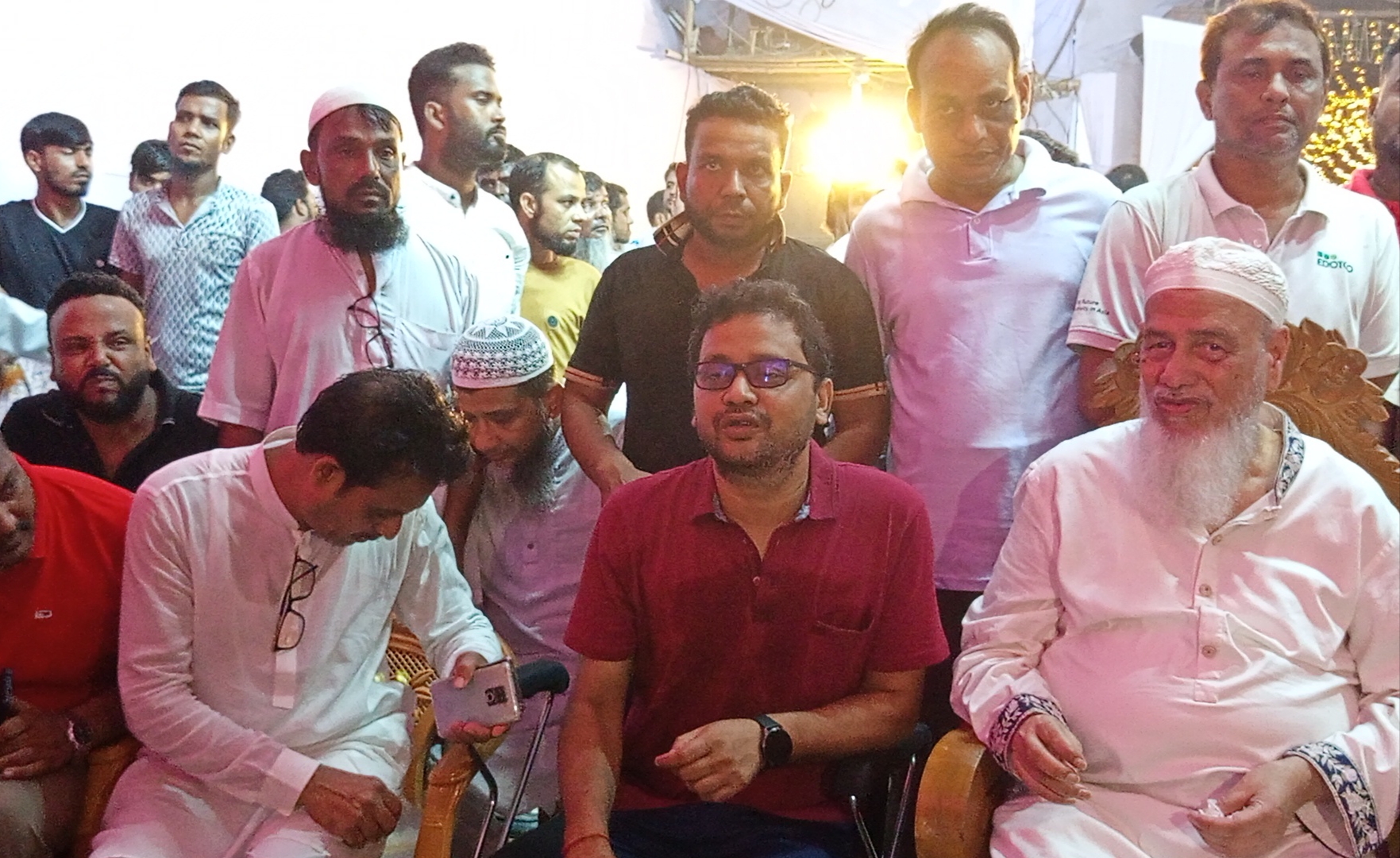 দুর্গাপূজা মণ্ডপ পরিদর্শনে অধ্যাপক মোঃ রেজাউল করিম।