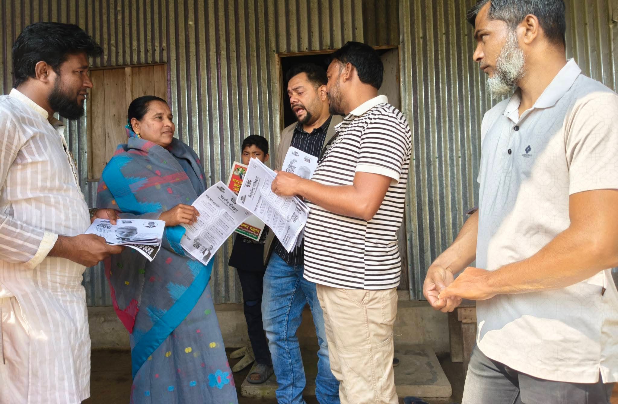 সোনারগাঁওয়ে ধানের শীষের পক্ষে গণসংযোগ ও উঠান বৈঠক।