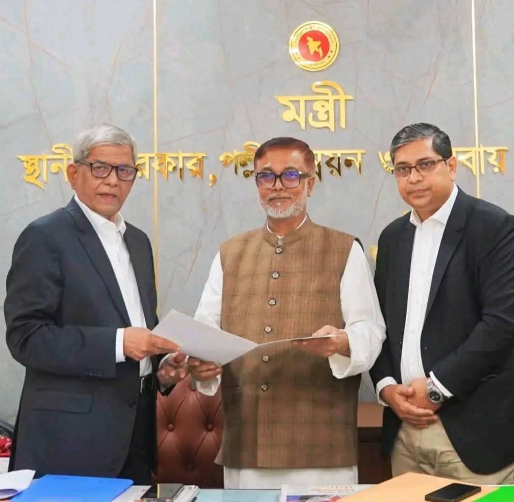 নারায়ণগঞ্জ সিটি কর্পোরেশনের নবনিযুক্ত প্রশাসক অ্যাডভোকেট মো. সাখাওয়াত হোসেন খান স্থানীয় সরকার মন্ত্রী মির্জা ফখরুল ইসলাম আলমগীরের কাছে যোগদানপত্র জমা দিয়েছেন।