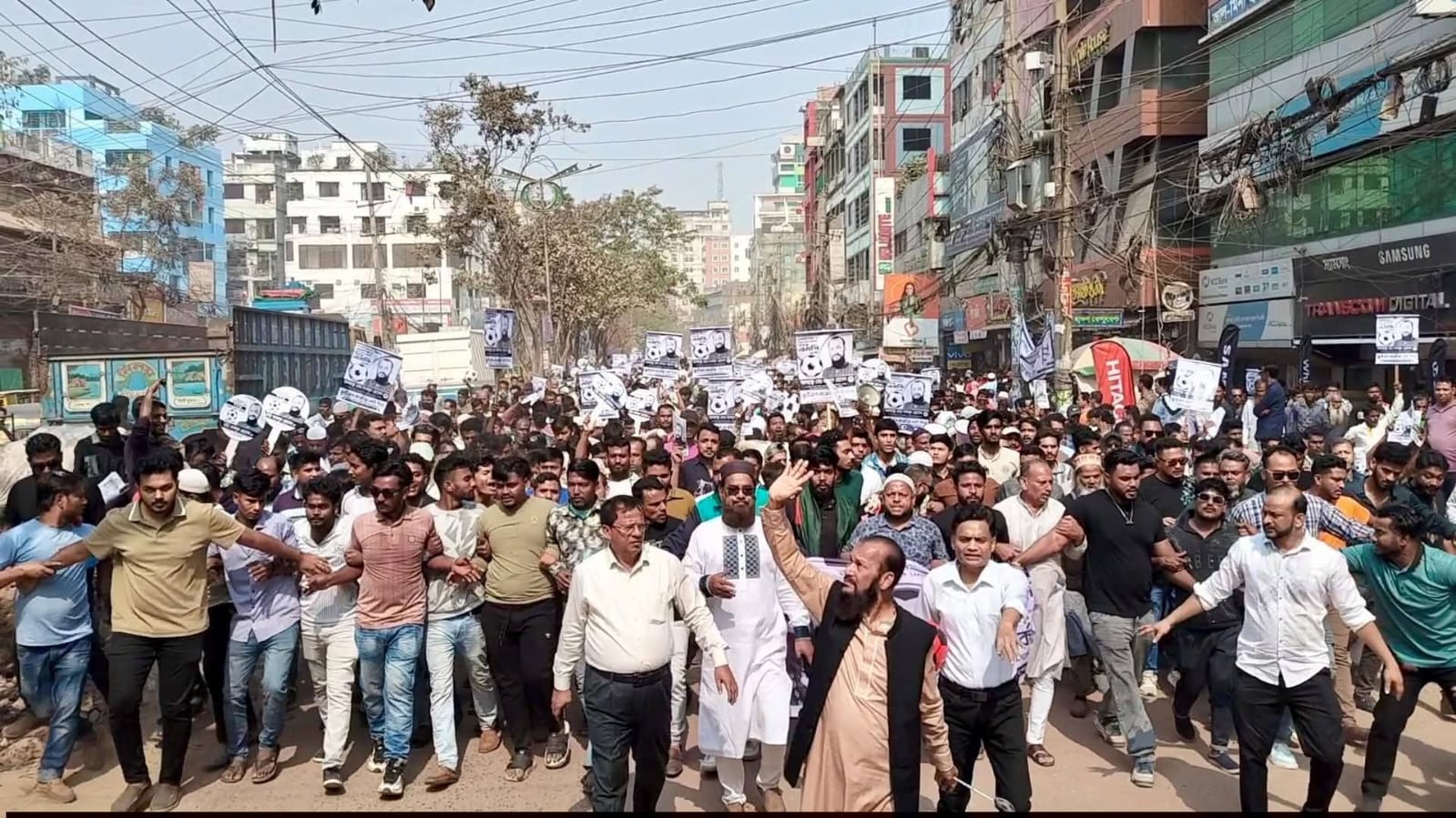 নারায়ণগঞ্জ শহরে স্বতন্ত্র প্রার্থী মাকসুদ হোসেনের বিশাল গণমিছিল, জনতার ঢল।