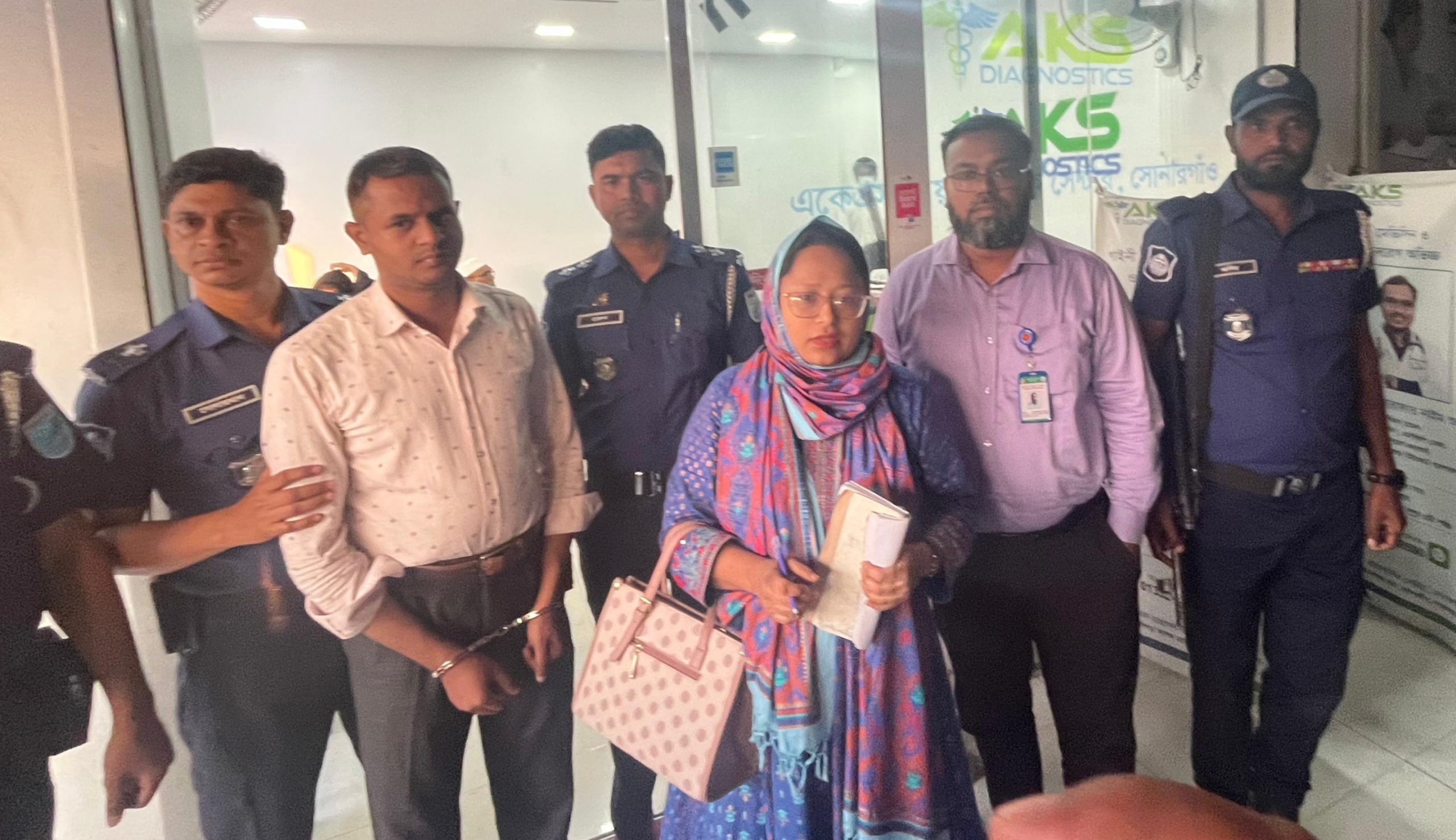 সোনারগাঁয়ে মোবাইল কোর্ট পরিচালনা, ১ লাখ ৫ হাজার টাকা জরিমানা।