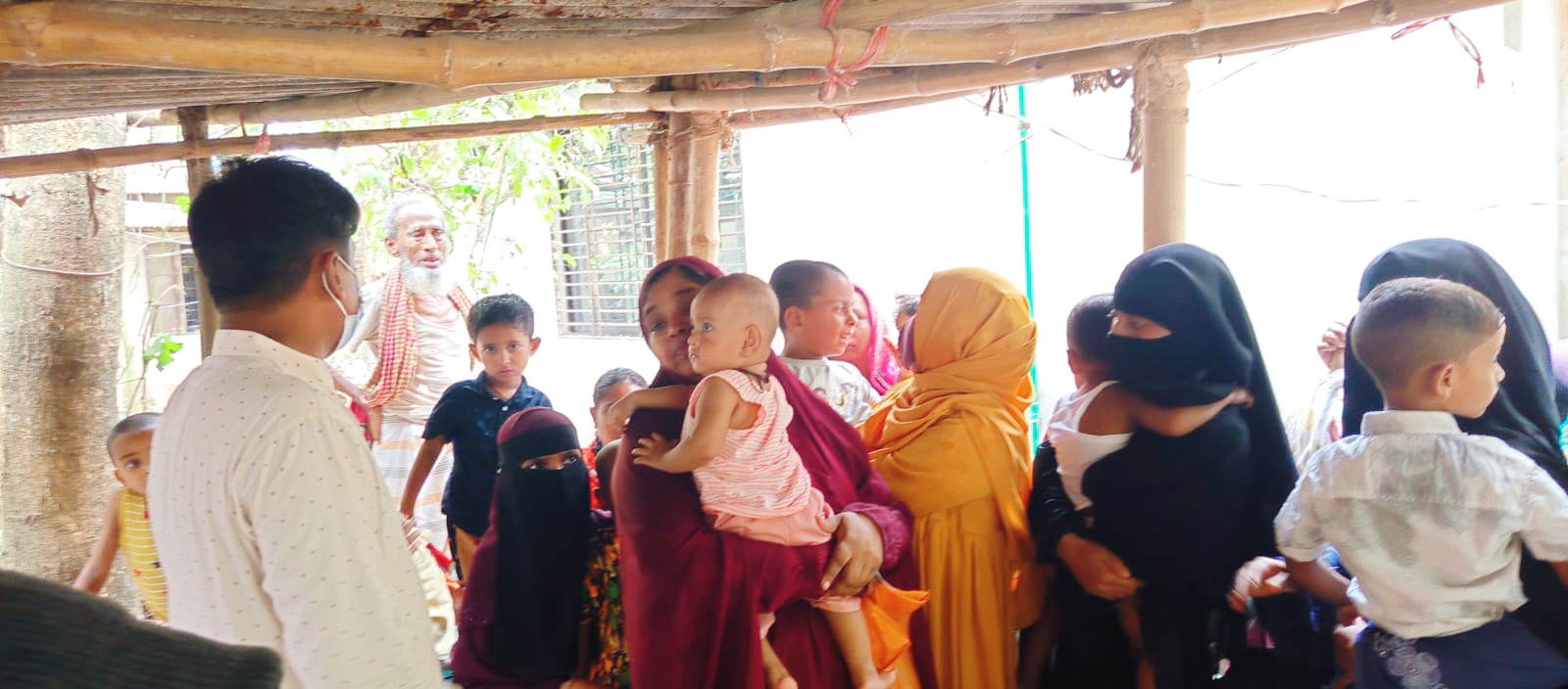 সোনারগাঁওয়ে অস্থায়ী টিকা ক্যাম্পে হামের টিকাদানে শতভাগ সাফল্য, অভিভাবকদের স্বতঃস্ফূর্ত অংশগ্রহণ।