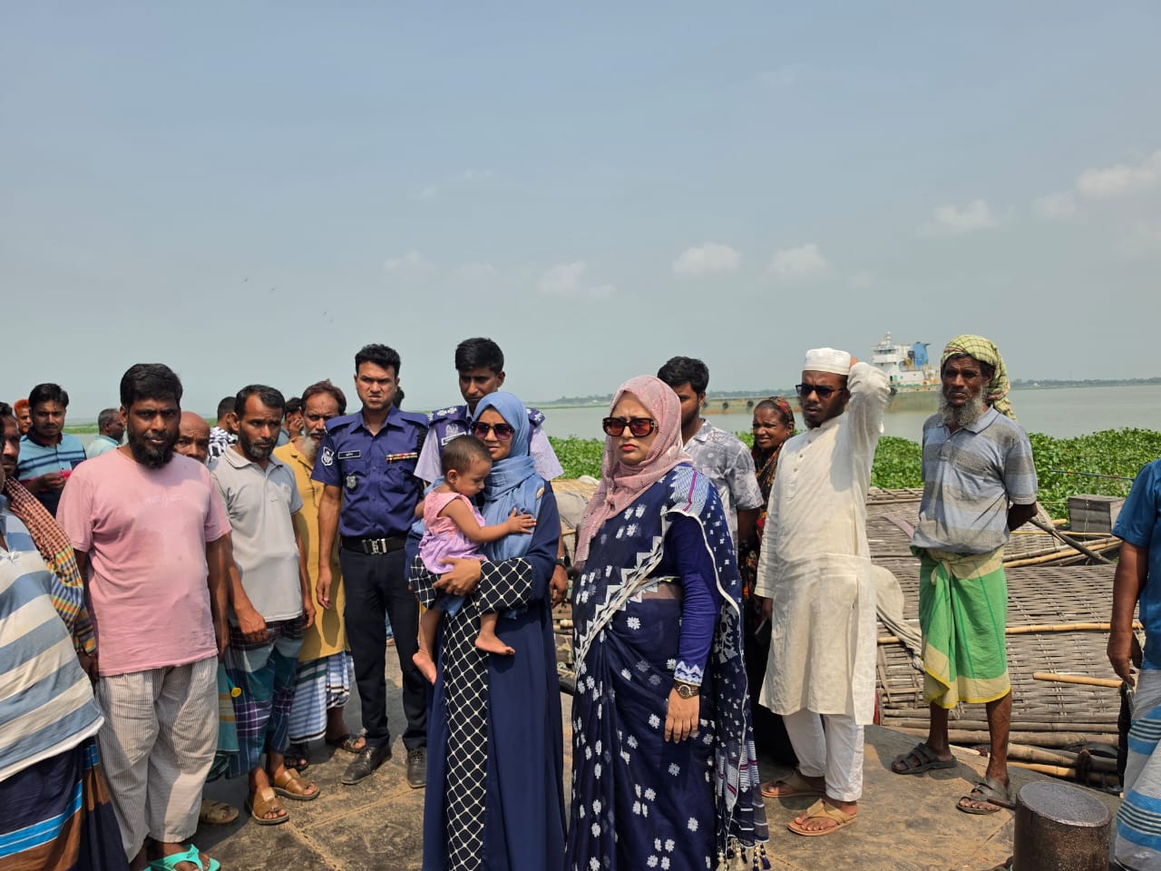 মেঘনা টোলপ্লাজায় অভিযান: ১৩ কচ্ছপ উদ্ধার, বন্য প্রাণী আইনে মামলা ও জরিমানা।