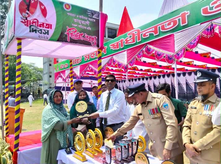 মানবিকতার উজ্জ্বল দৃষ্টান্ত খালেদা ম্যাডাম  জাজিরা বিশ্ববিদ্যালয় কলেজের সিনিয়র শিক্ষক।
