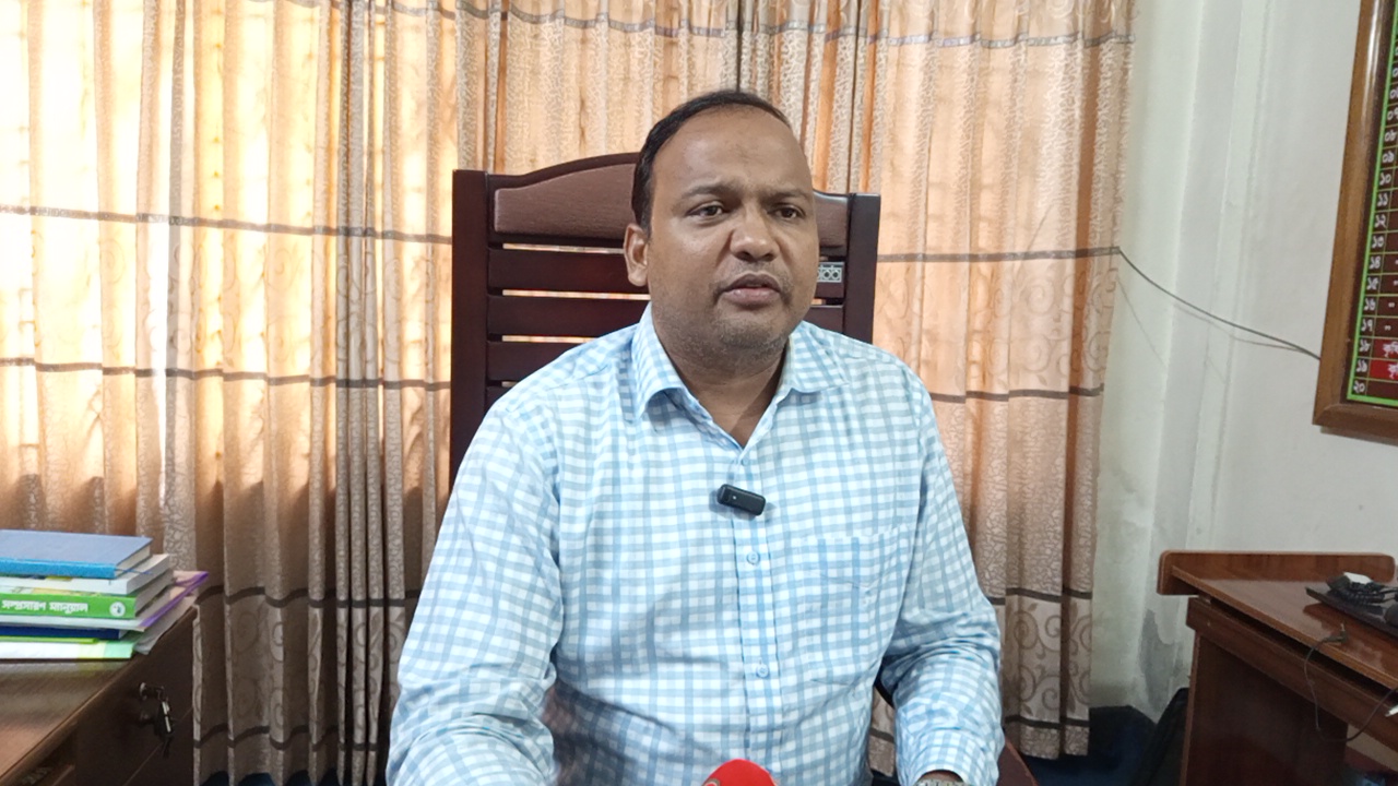 কৃষকের পাশে কৃষি অফিসারক কৃষিবিদ মোঃ রাসেল মিয়া: আধুনিক কৃষিতে বদলে যাচ্ছে আড়াইহাজারের কৃষিচিত্র।